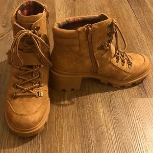 Guess boots
